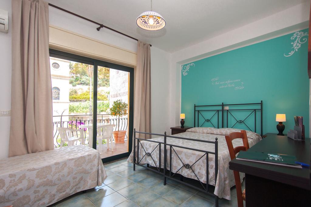 Hotel Donna Rosa SantʼAlessio Siculo Chambre photo