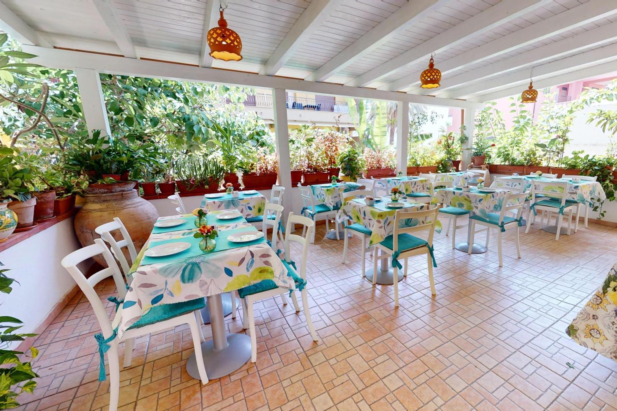 Hotel Donna Rosa SantʼAlessio Siculo Extérieur photo