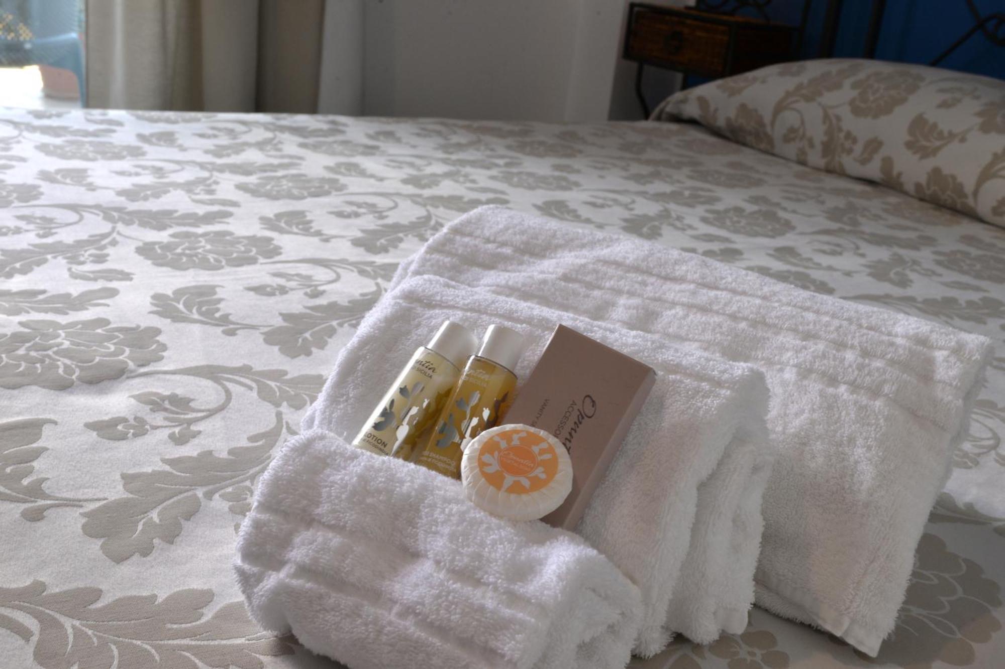 Hotel Donna Rosa SantʼAlessio Siculo Extérieur photo
