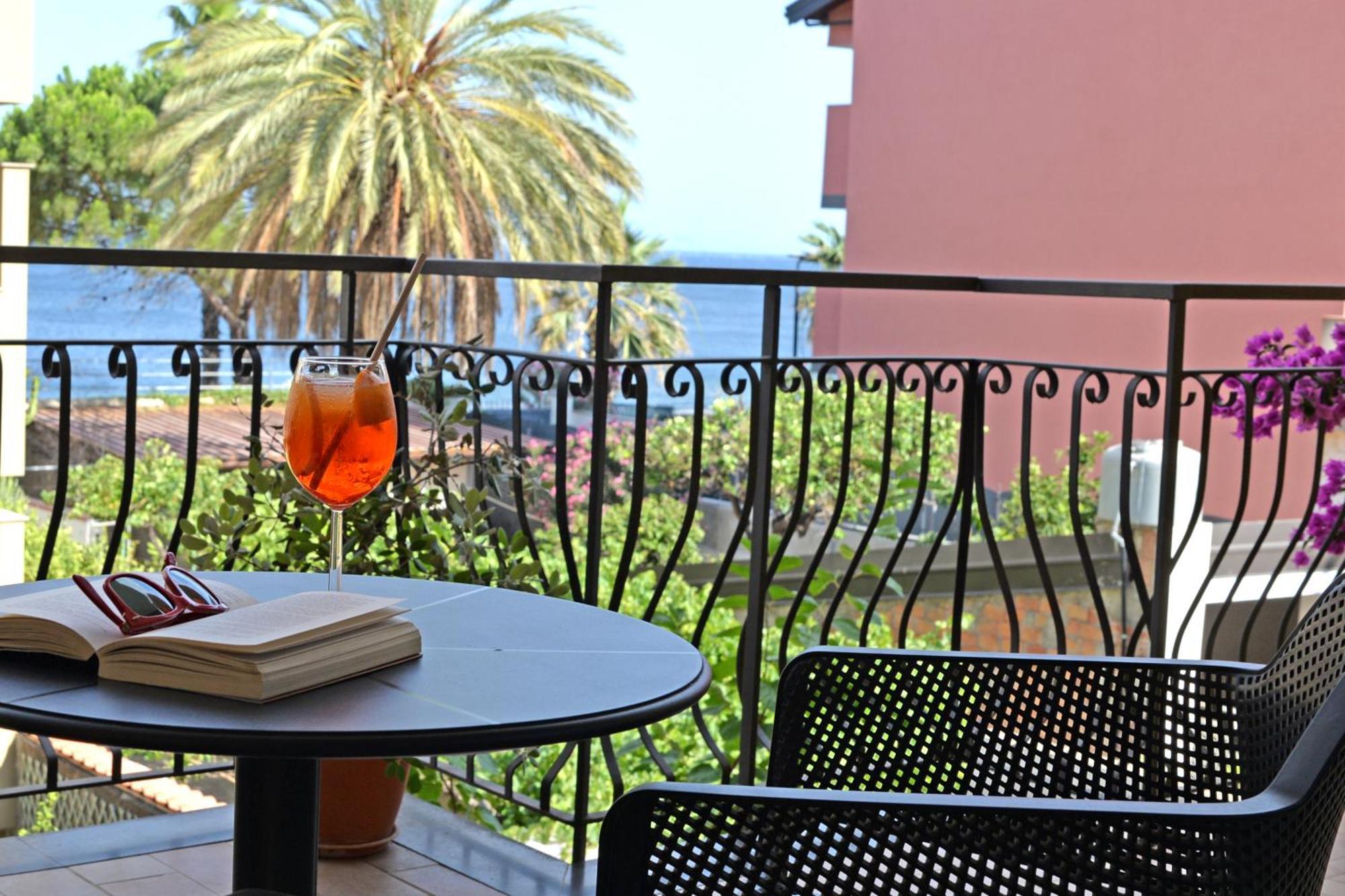 Hotel Donna Rosa SantʼAlessio Siculo Extérieur photo