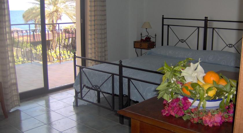 Hotel Donna Rosa SantʼAlessio Siculo Extérieur photo